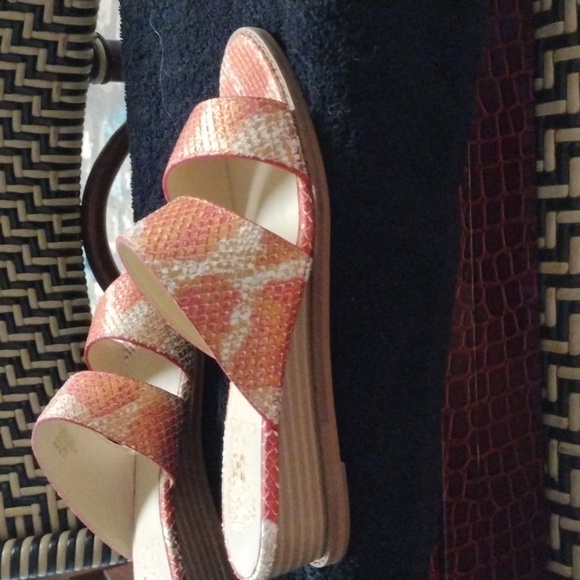 Vince Camuto NEW, Leather,7 W. - Picture 4 of 5